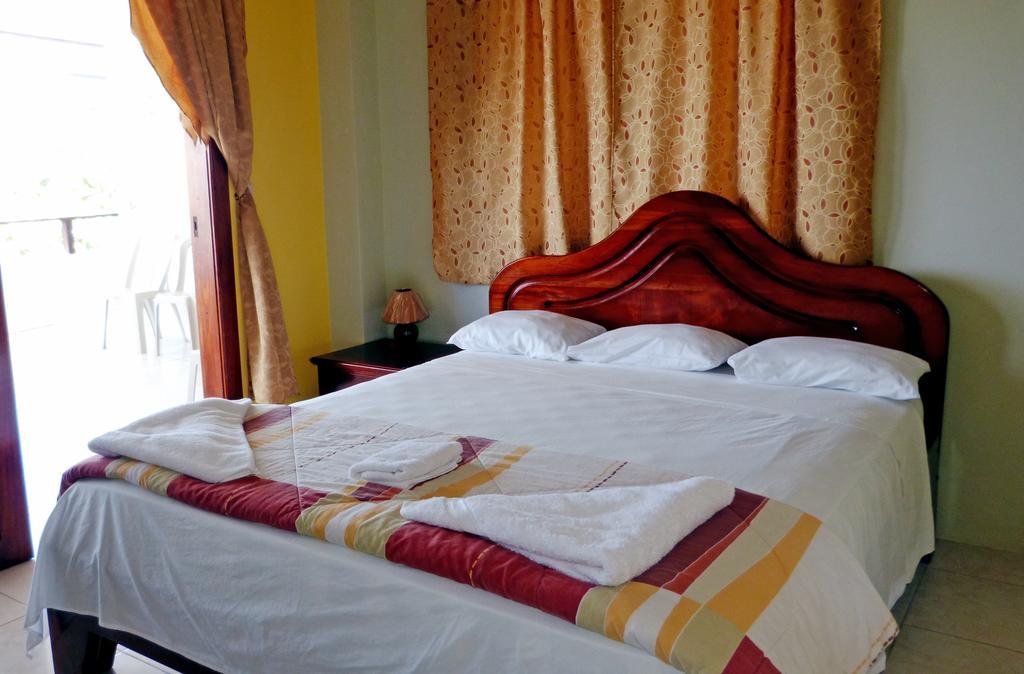 Casa Los Delfines Hotel Puerto Villamil Kültér fotó